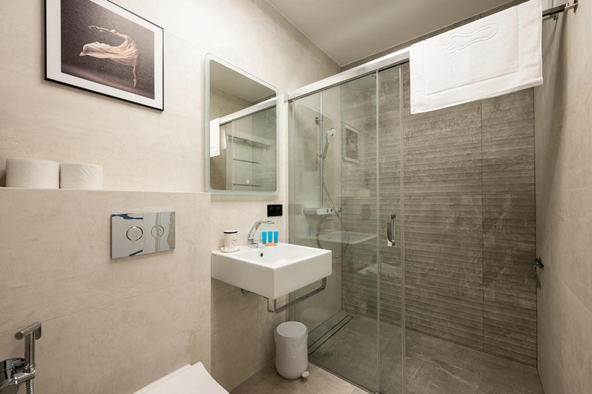 Premium Studio Klobucka Airport Warschau Buitenkant foto