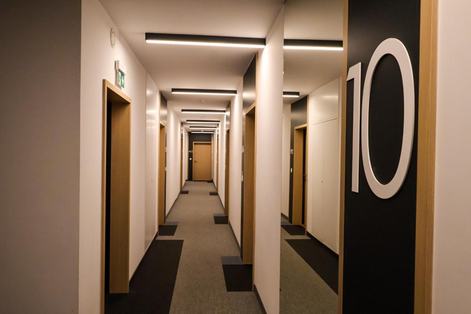 Premium Studio Klobucka Airport Warschau Buitenkant foto