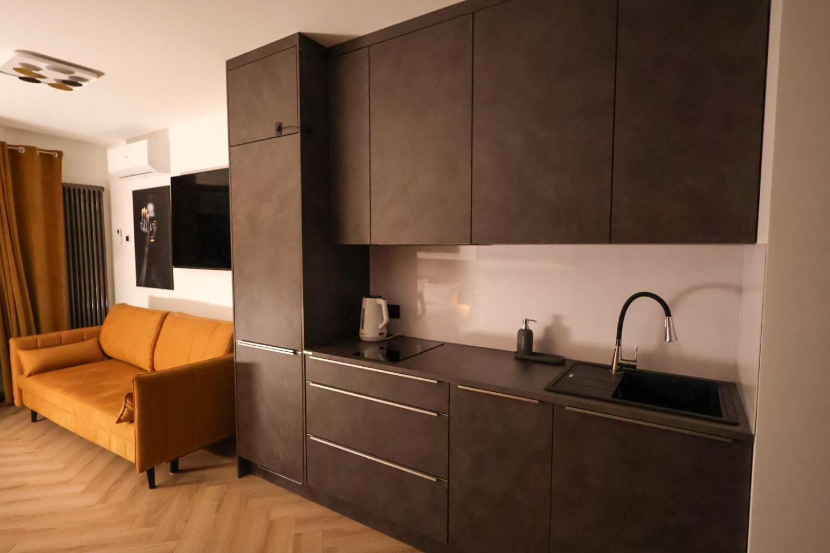 Premium Studio Klobucka Airport Warschau Buitenkant foto